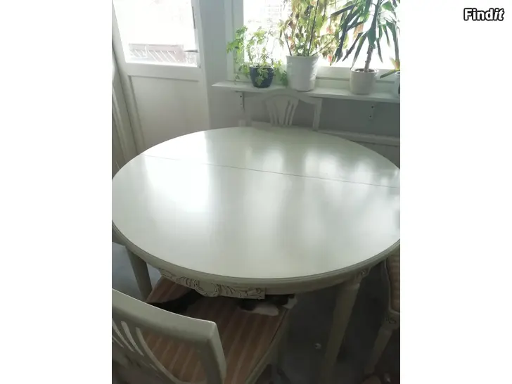 Säljes Bord med stolar