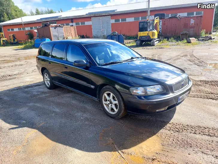 Myydään Volvo v70 2.4 automaatti