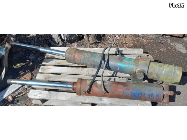 Myydään Iso hydrauliikka sylinteri 2-toiminen