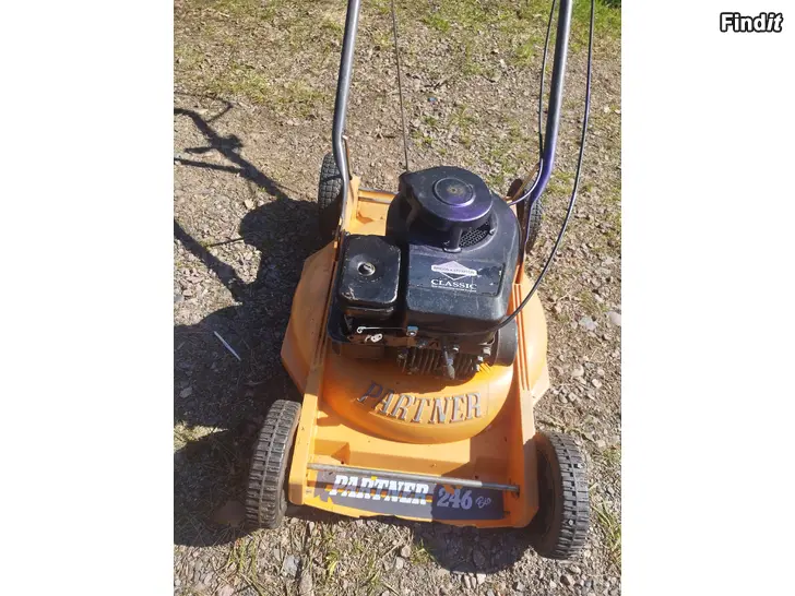 Myydään Työnnettävä ruohonleikkuri  sekä oksasilppuri espina
