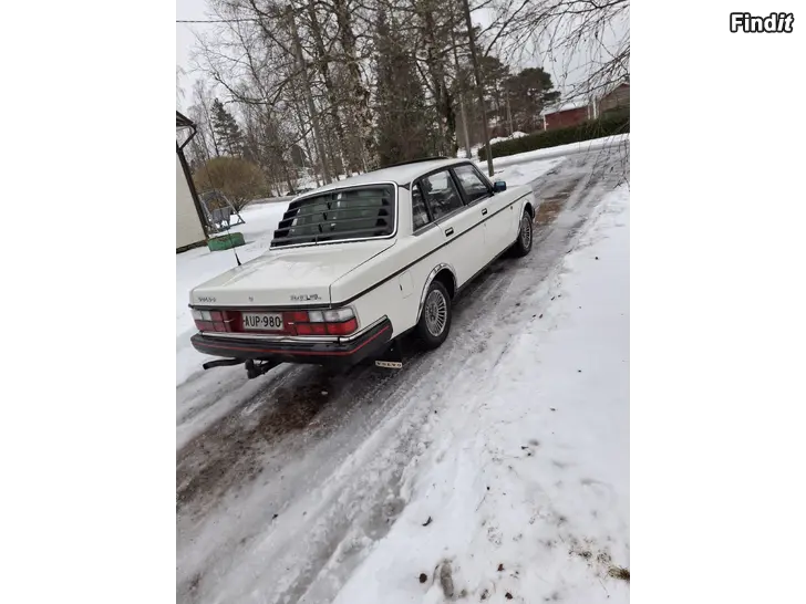 Myydään Volvo 240