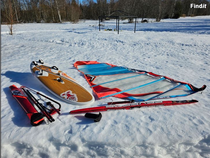Säljes Vindsurfingpaket + Juniorrigg Windsurfing +rig package junior Purjelauta + rikipaketti junior