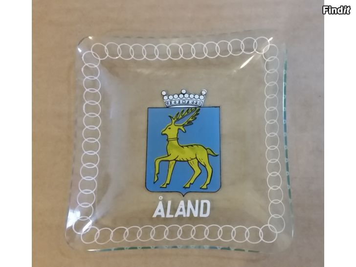 Myydään lasilautanen matkamuisto Åland  12x12cm  -5e