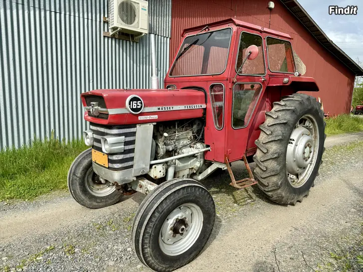 Säljes Massey-Ferguson 165 MP Traktor med schaktblad och iskedjor