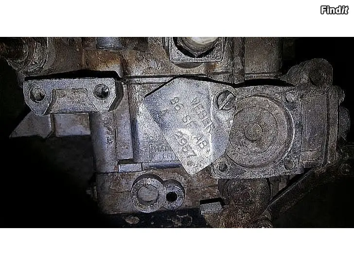 Myydään Ford escort ja anglian kaasuttimet