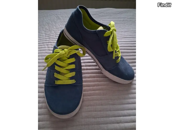 Myydään DC skor / kengät 33