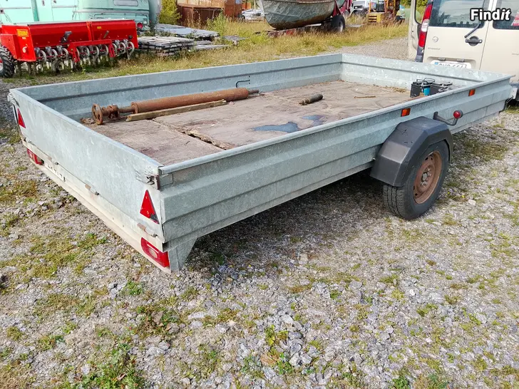 Säljes Stor Bromsad släpvagn