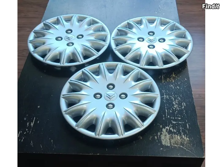 Säljes 3 st original Citroën C5 Chambord 15 hjulkapslar  9636095080