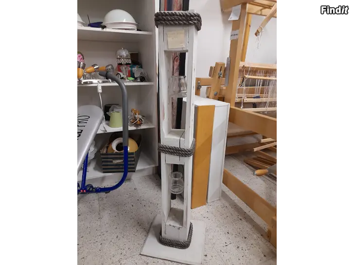 Myydään Vitgrå träpelare