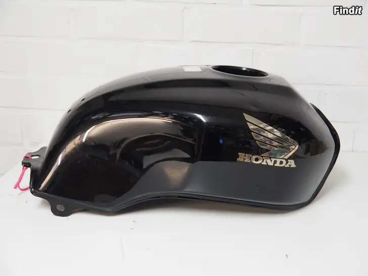 Säljes Honda CB 750 91-03 Sevenfifty RC42 tankki bensatankki 17520MW3600