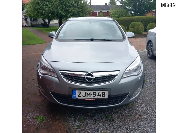 Myydään Opel astra