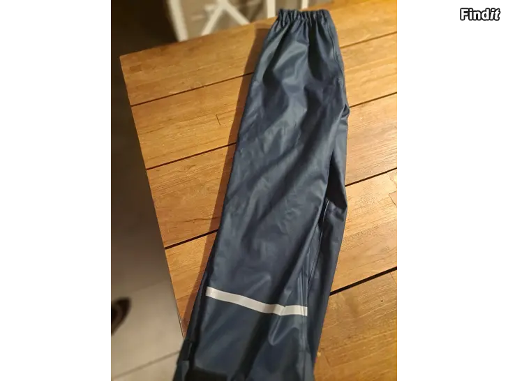 Säljes Regnbyxor stl. 140