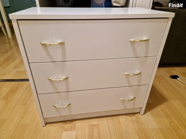 Myydään Valkoinen lipasto
