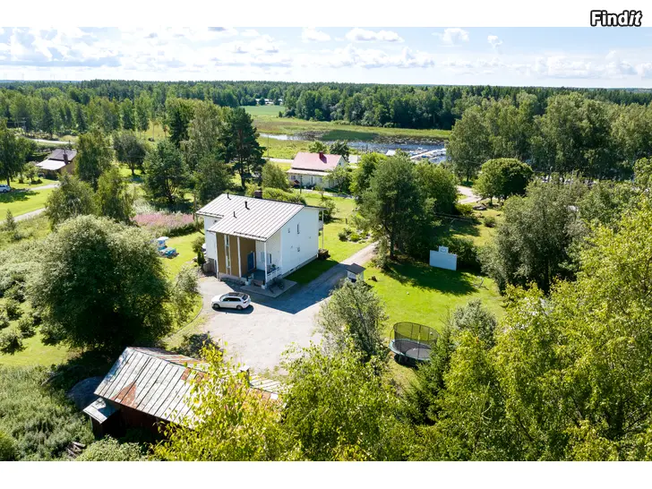Myydään 5H+K+RUOKAILUTILA+KPHx2 ja AUTOTALLI   Maxmoossa, Tottesund