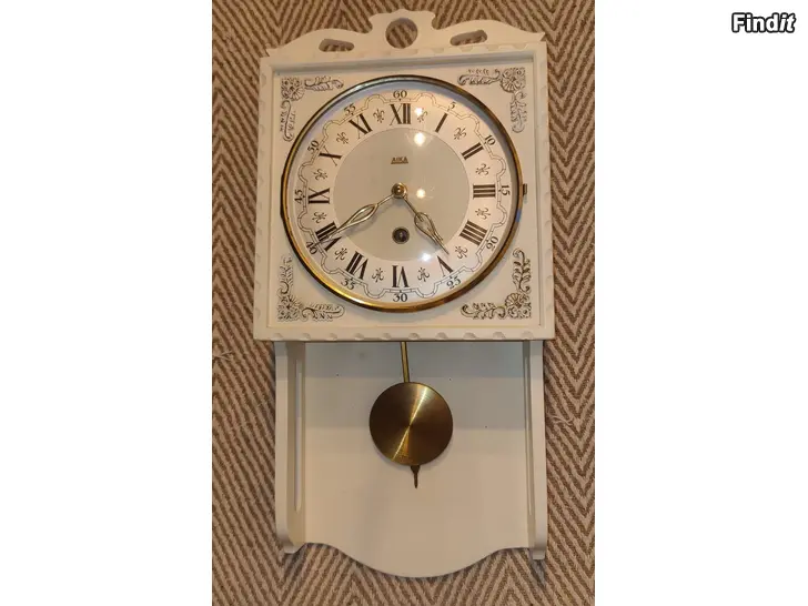 Myydään Hieno puinen vedettävä kello