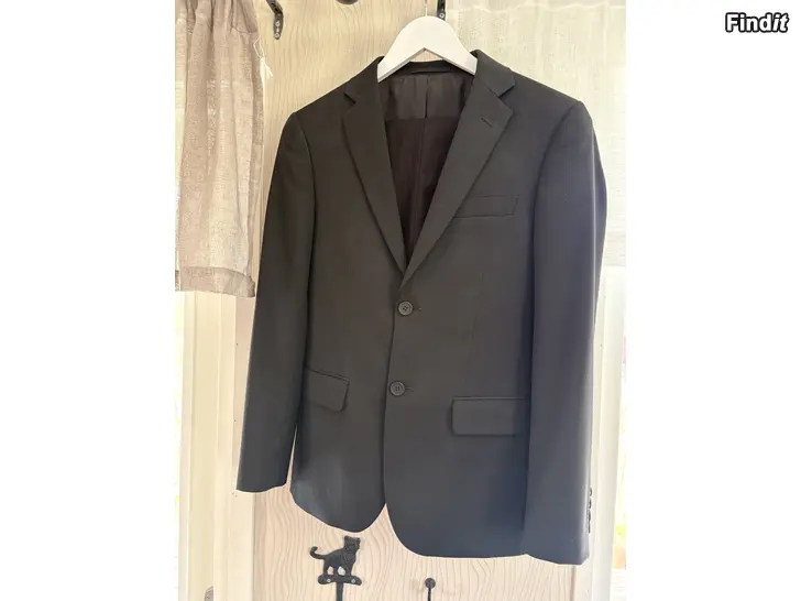 Myydään Slim fit kostymjacka strl 44 och byxor strl 164/14 år