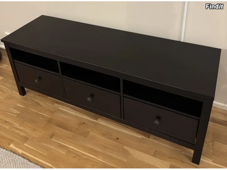 Säljes Säljes HEMNES TV-bänk