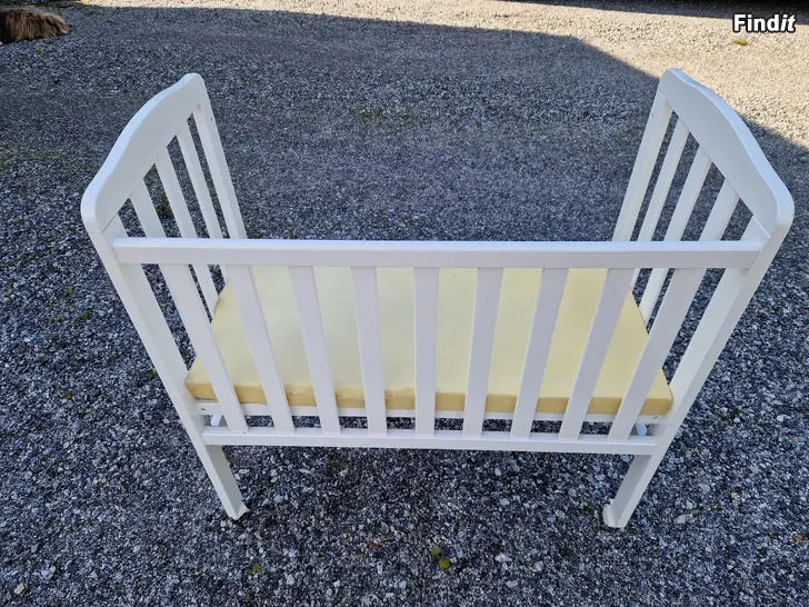 Myydään Bedside crib