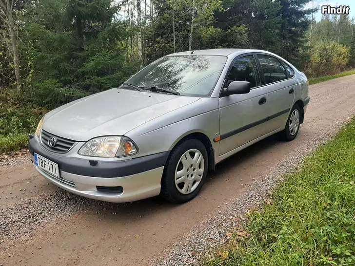 Säljes Toyota Avensis 1,8 bensin -02