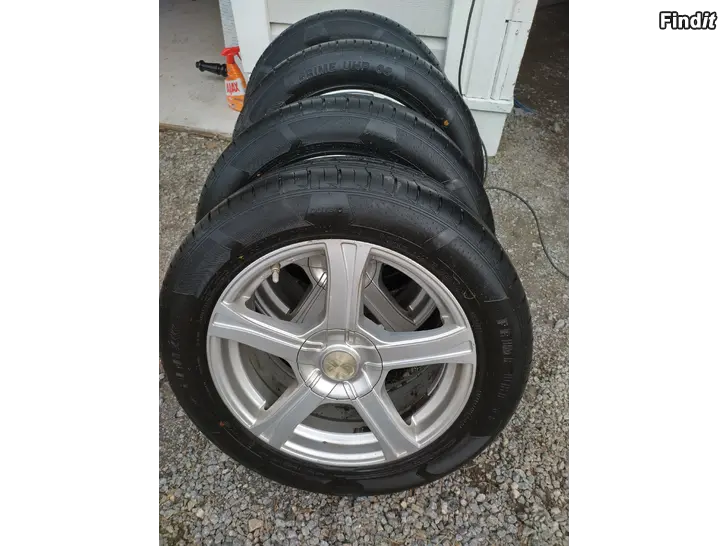 Säljes 17 aluminium fälgar + sommar däck