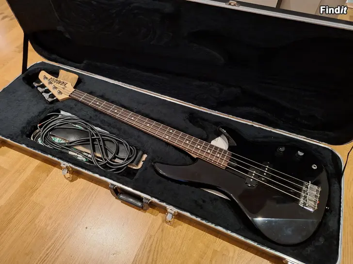 Säljes Yamaha RBX-250 elbas med förstärkare och hårt fodral