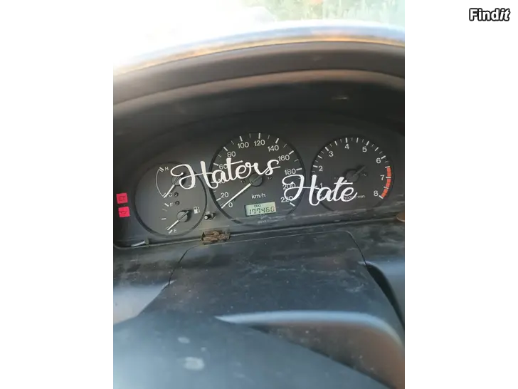 Säljes Mazda 323 enkelt projekt