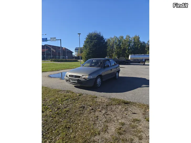 Myydään Opel Astra F Sedan