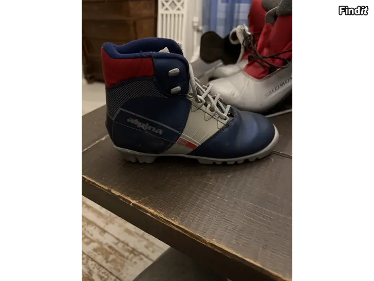 Myydään Skidskor/Hiihtomonot