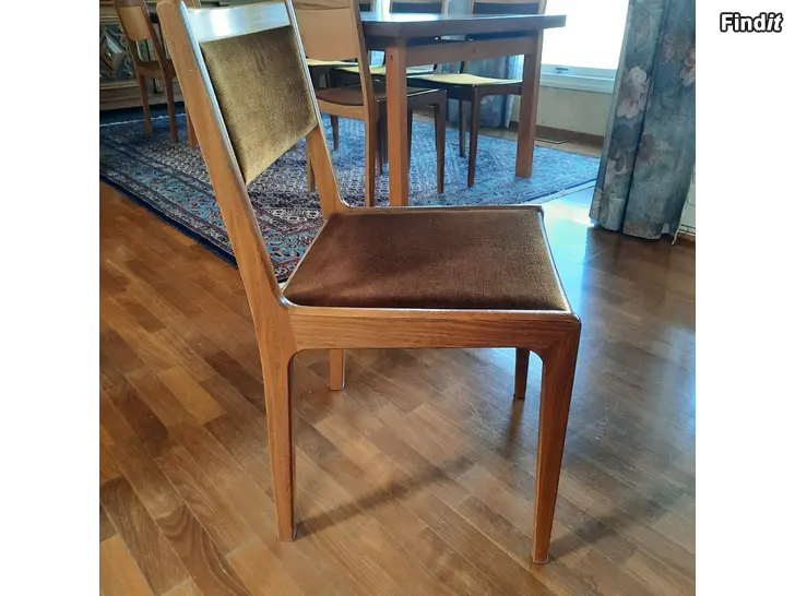 Säljes Retro Matsalsbord och Stolar