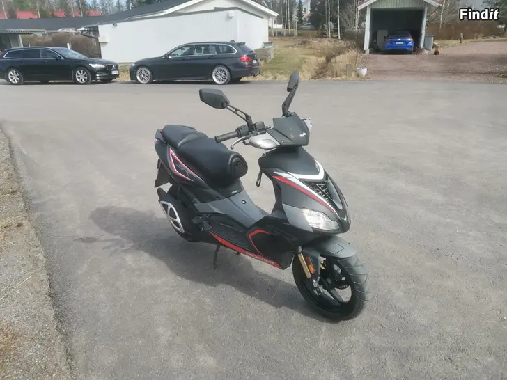 Myydään Aprilia SR50 2015