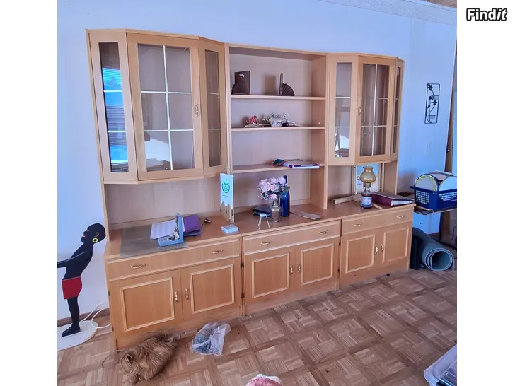 Myydään Bokhylla med belysning