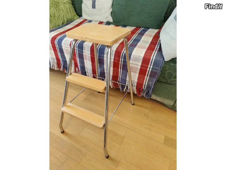 Myydään Porrasjakkara