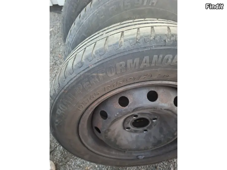 Säljes Sommar däck och fälgar 195 65 15  bult mönster 4×100