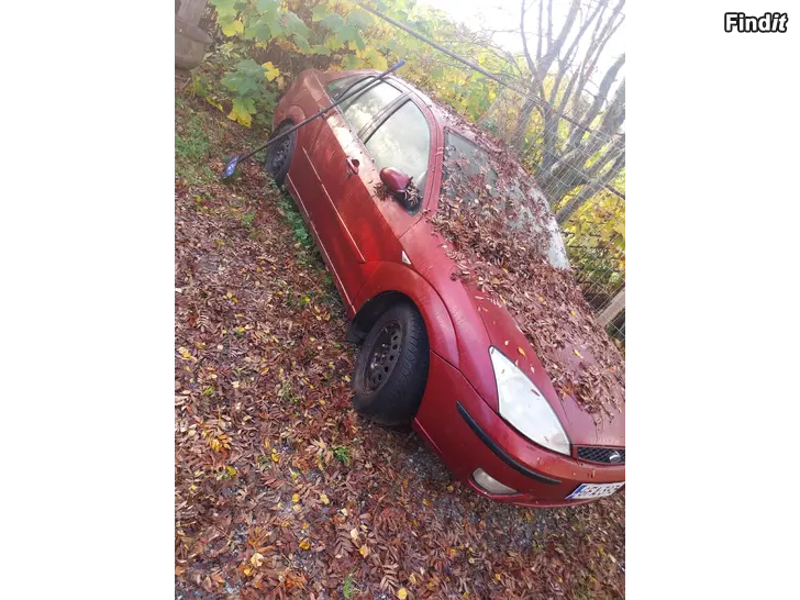 Myydään Ford focus peltoautoksi ja muuta roinaa könttänä