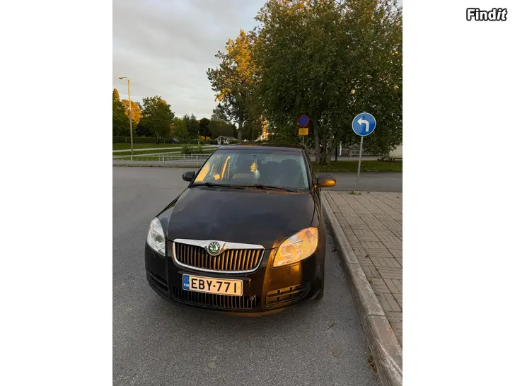 Myydään fabia 1,2 bensin