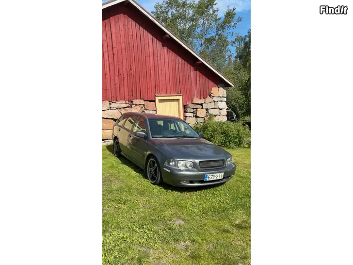 Säljes Volvo v40 2.0T 2003