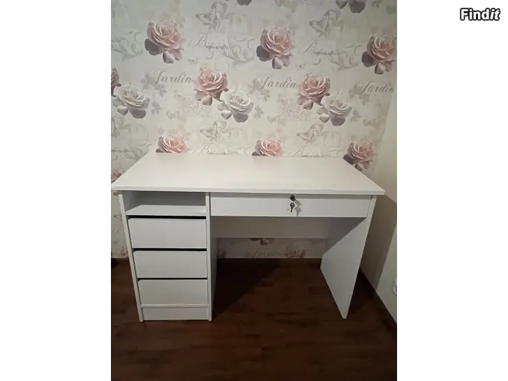 Myydään Työpöytä Kirjoituspöytä