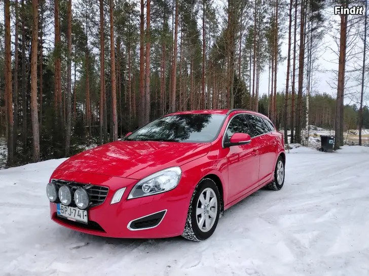 Säljes Fin volvo v60 1.6D momentum full service bok