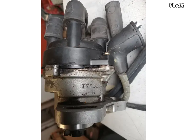 Myydään Mazda 323 1,6 1991 virranjakaja T2T52371