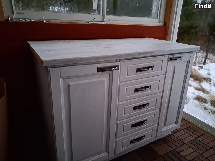 Säljes Köksskåp och ny bänkskiva