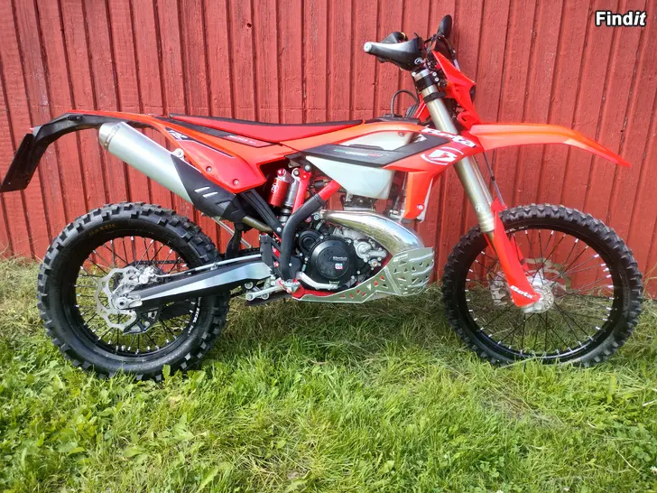 Myydään Beta RR 300, valkokilpi