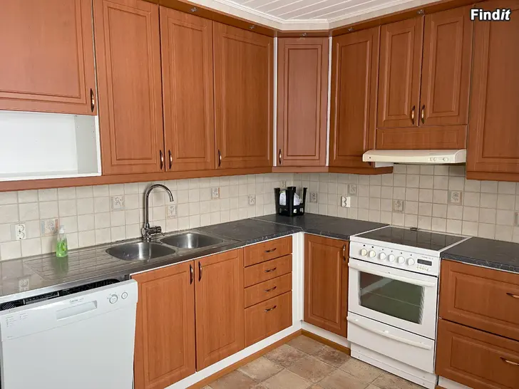 Vuokrataan Uthyres lägenhet i parhus på Rönnvägen i Närpes 3-rum +kök + bastu med garage och förråd