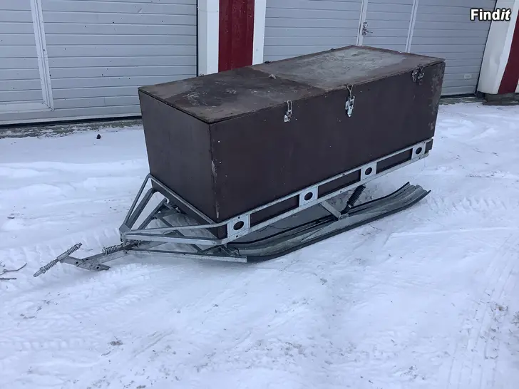 Myydään Moottorikelkan reki