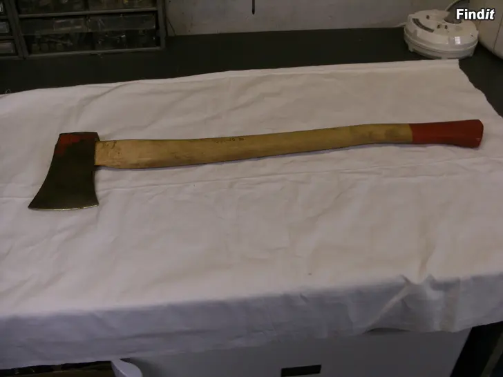 Myydään Vanha kirves