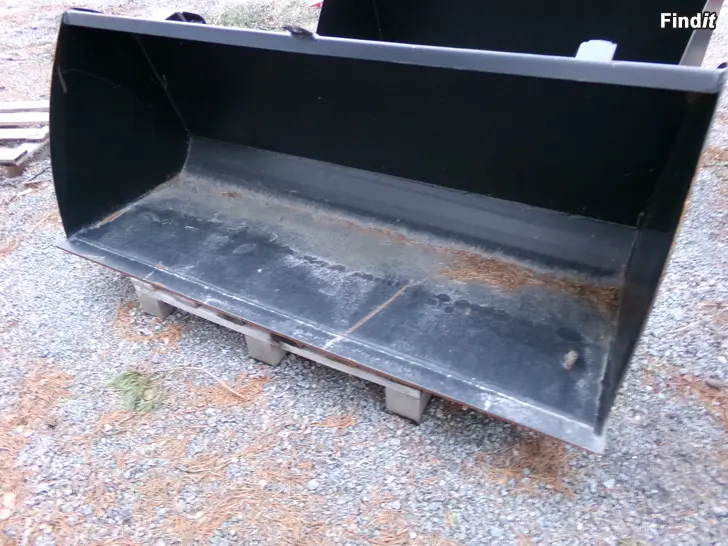 Myydään 140 cm skopa till minilastare eller liknande