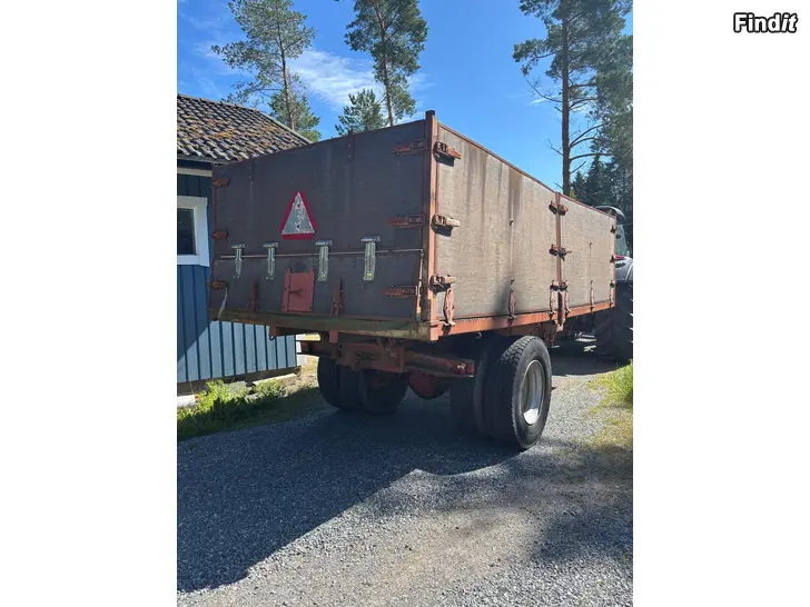 Säljes Enkelaxlat spannmålsvagn 14m³