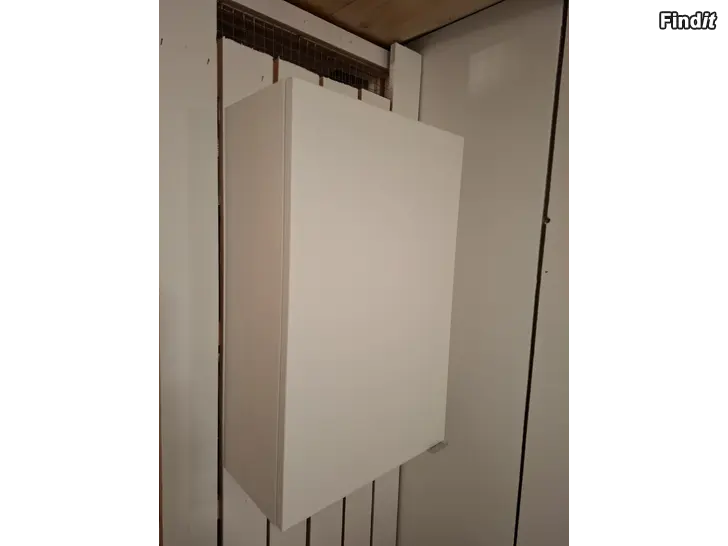 Myydään Kaappi kahdella lasihyllyllä