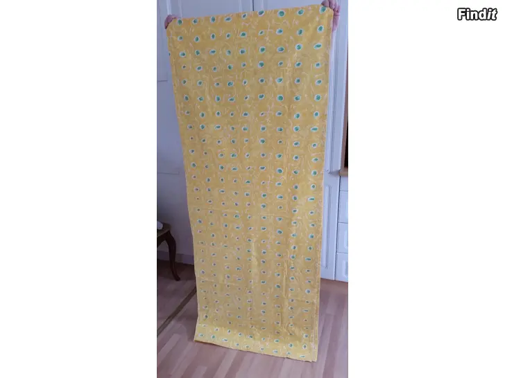 Myydään Pöytäliina 138 x 170 cm keltainen 4e