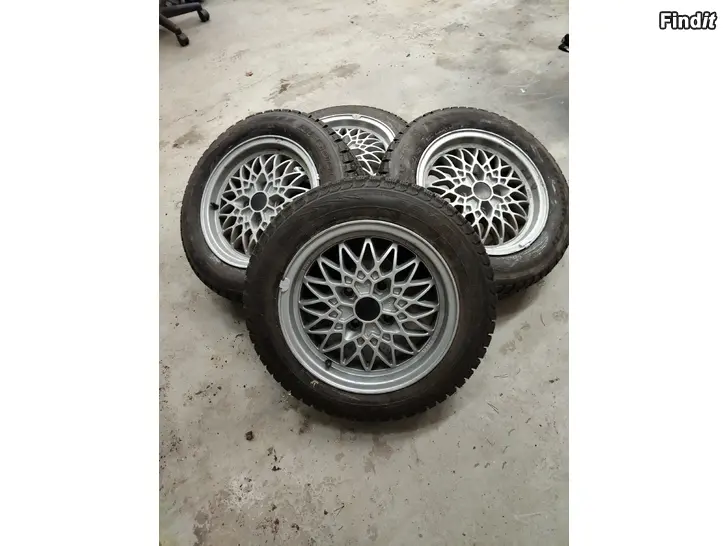 Säljes 14 tums vinterdäck med fälgar