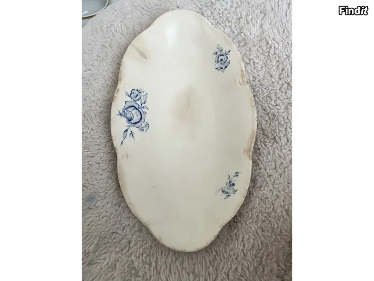 Säljes Arabia uppläggningsfat med blå blomdekor
